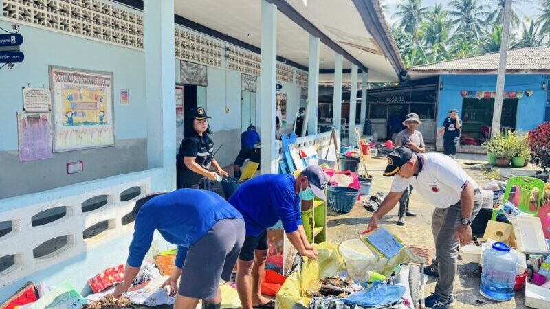‘Big Cleaning’ ด้วยใจจากหลังกำแพง! เรือนจำปัตตานีส่ง ‘ผู้ก้าวพลาด’ ลุยโคลนฟื้นฟู ‘โรงเรียน-อบต.สาบัน’