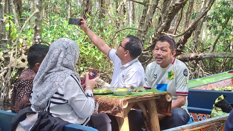 ส.ส.-กมธ. ล่องเรือกินข้าว ‘บาราโหม’ ปัตตานี! หนุนชุมชนต้นแบบ ดันเศรษฐกิจชายแดนใต้สู่ระดับประเทศ