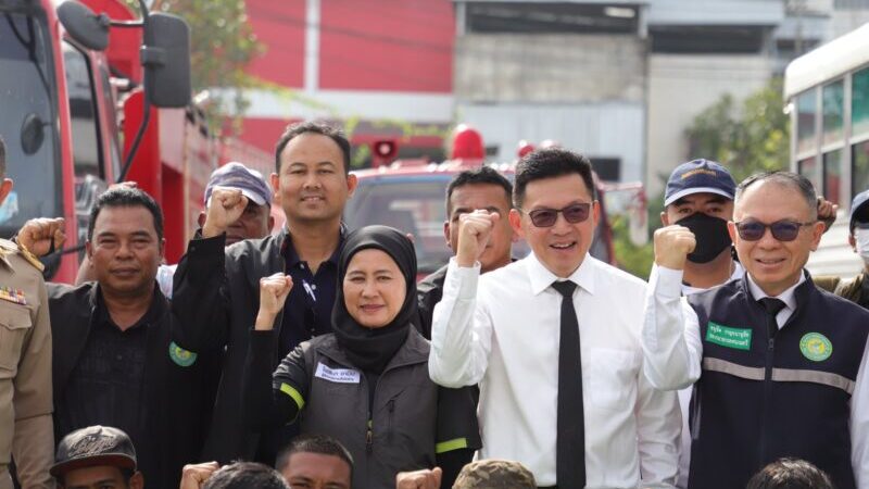 ‘นายกพงษ์ศักดิ์’ นำทีม 30 ชีวิต พร้อมเครื่องจักรหนัก ลุยหาดใหญ่