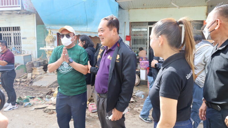 “ซูการ์โน มะทา” ลุยหาดใหญ่ นำทัพจิตอาสาเก็บกวาดซากอุทกภัย ฟื้นฟูขวัญกำลังใจ ชี้ “ยะลาโมเดล” มีเอกภาพเตือนภัย-อพยพ