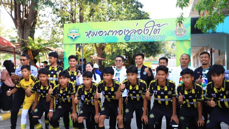 “รถขนฝัน” บนแผ่นดินอาถรรพ์ : เมื่อลูกหนัง “หมอนทอง” เชื่อมใจที่โกตาบารู