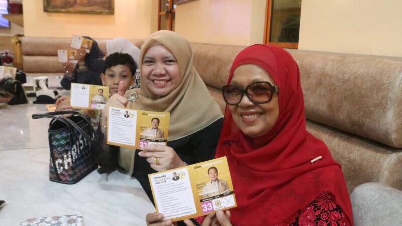    ‘ทวี’ บุกมาเลย์กล่อมเครือข่ายต้มยำ กางแผนดับไฟใต้ชู ‘รางคู่-เศรษฐกิจไร้ดอกเบี้ย’ ประกาศสงครามยาเสพติดใน 100 วัน