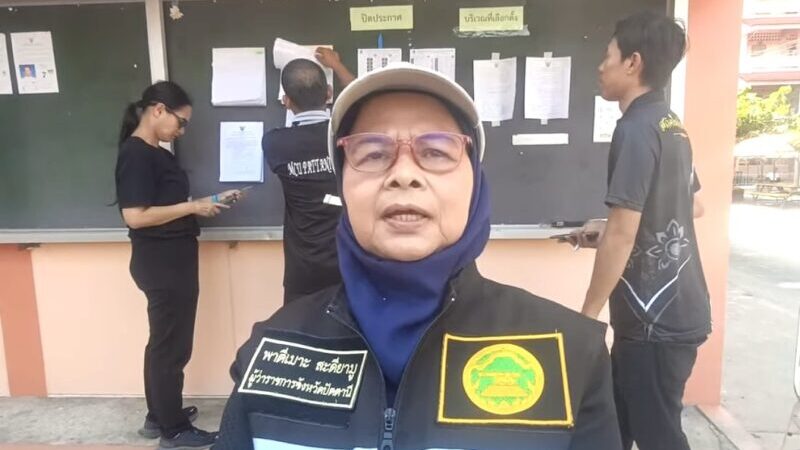 ‘ผู้ว่าปัตตานี’ แจงปมดราม่าหน่วยเลือกตั้งปัตตานี อ้างสื่อสารคลาดเคลื่อน-สั่งกำชับนายอำเภอระวังคำพูด ขณะที่ชาวบ้านโต้หนังคนละม้วน ยันโดนชี้นำ ‘ไม่ต้องลงประชามติ’