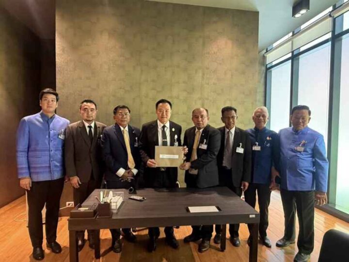 ‘พรรคประชาชาติ’ บุกยื่นนายกฯ จี้เร่งสางคดีลอบยิงรถ ‘สส.กมลศักดิ์’