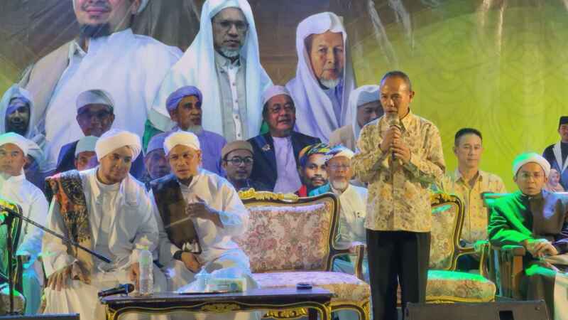 รองแม่ทัพภาค 4 ต้อนรับผู้สืบเชื้อสายศาสดา ร่วม ‘มัจลิส ซูโกร’ รามัน 