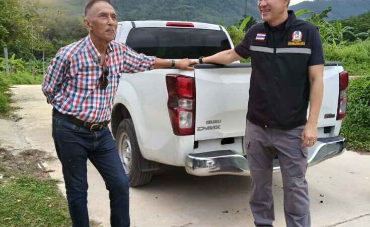 ผอ.โรงเรียนการเมืองฯ ควง นายก อบต.ยะหา ลุย ‘แก่งนางรำ’ หนุนศูนย์พัฒนาอาชีพฯ-สมาคมสื่อมวลชนฯ จัดบุฟเฟ่ต์ทุเรียนอุ้มชาวสวน เลี้ยงเด็กกำพร้ากว่า 100 ชีวิต
