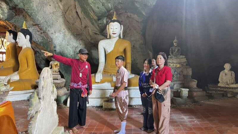 ‘ร.ต.อ.วิชัย’ เครือข่ายศิลปากร-อุปนายกสื่อฯ ใต้ ติวเข้มเด็กยะลา ทำสื่อ 2 ภาษา ดัน ‘วัดคูหาภิมุข’ สู่สากล